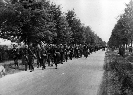 �stup �s. jednotek ve Francii v��ervnu 1940. Touto anab�z� pro�li i n�kte�� budouc� �s. para�utist�.