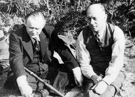 P�ednosta exilov�ho II. odboru MNO ve Velk� Brit�nii Franti�ek Moravec a Josef Bart�k.