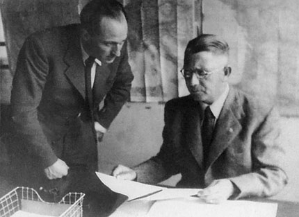 Npor. Rudolf Pernick�, dal�� z�v�razn�ch osobnost� v�cvikov� sekce Zvl�tn� skupiny D a pozd�j�� velitel operace Tungsten, kter� kr�tce p�ed V�nocemi 1944 m��ila do prostoru �eskomoravsk� vrchoviny a mjr. Alois Frank � jeden z�mu�� z�tzv. �Moravcovy jeden�ctky�.