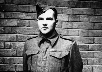 Bohuslav Kouba, velitel skupiny BIOSCOP. Po pron�sledov�n� a zat�en� se 3. 5. 1942 otr�vil na �etnick� stanici v�Kutn� Ho�e. 