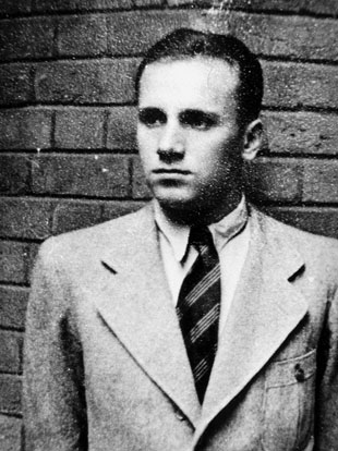 Franti�ek Pavelka, druh� vysazen� �s. para�utista, pod ozna�en�m operace PERCENTAGE v�noci z�3. na 4. 10. 1941. N�kolik dn� pot� byl dopaden gestapem, popraven v�Berl�n�.  